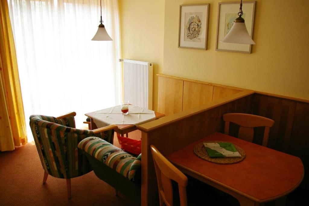 Pension Zur Alten Schmiede ツヴィーゼル 部屋 写真