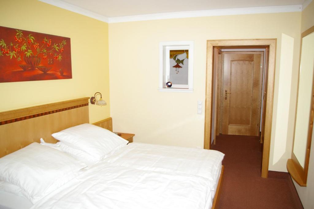 Pension Zur Alten Schmiede ツヴィーゼル 部屋 写真