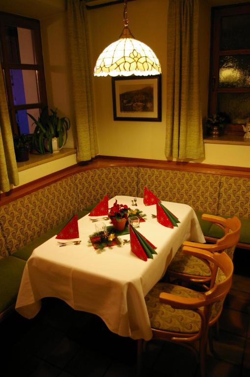 Pension Zur Alten Schmiede ツヴィーゼル エクステリア 写真