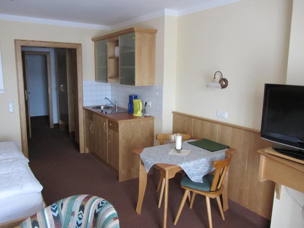 Pension Zur Alten Schmiede ツヴィーゼル 部屋 写真