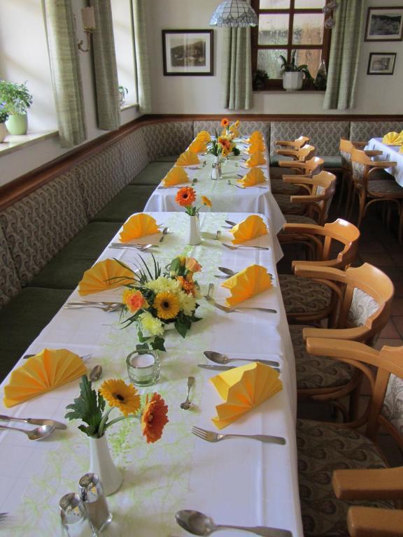 Pension Zur Alten Schmiede ツヴィーゼル エクステリア 写真